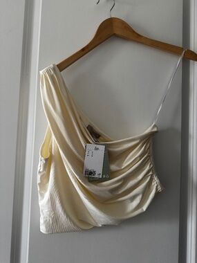 H&M ONE-SHOULDER CROP TOP